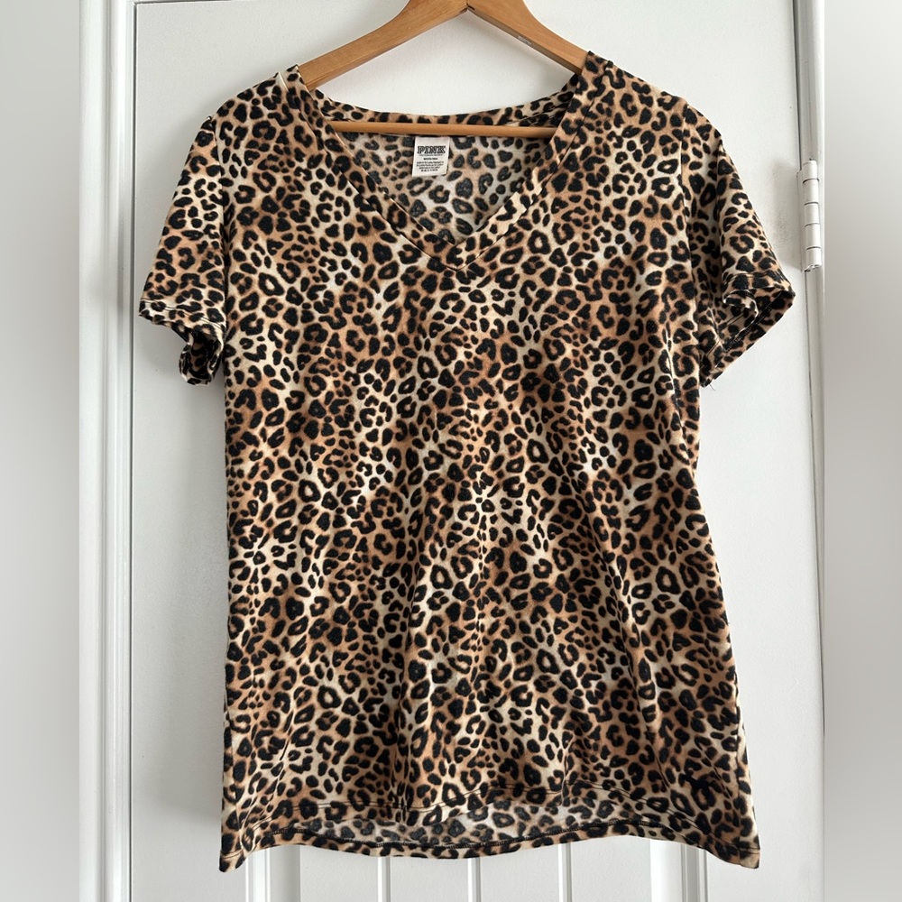 Pink VS leopard shirt